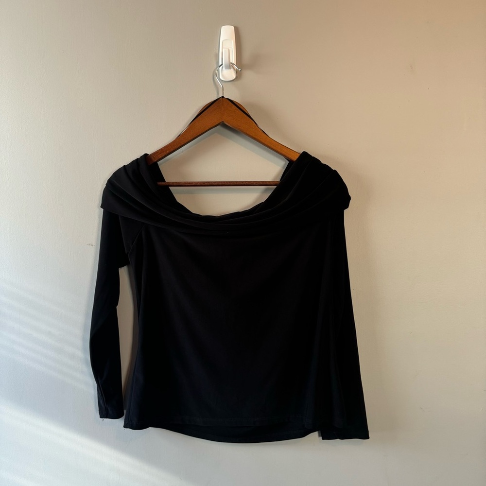 Elegant Black Off-Shoulder Top - Picture 4 of 4